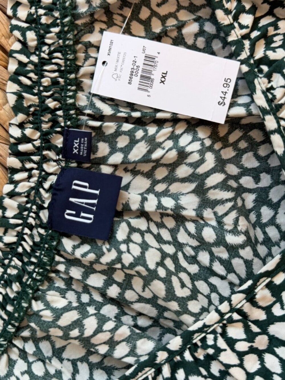NWT GAP DEEP V-NECK PLEATED CAMI TANK TOP IN GREEN PRINT (SIZE XXL) - Picture 3 of 7